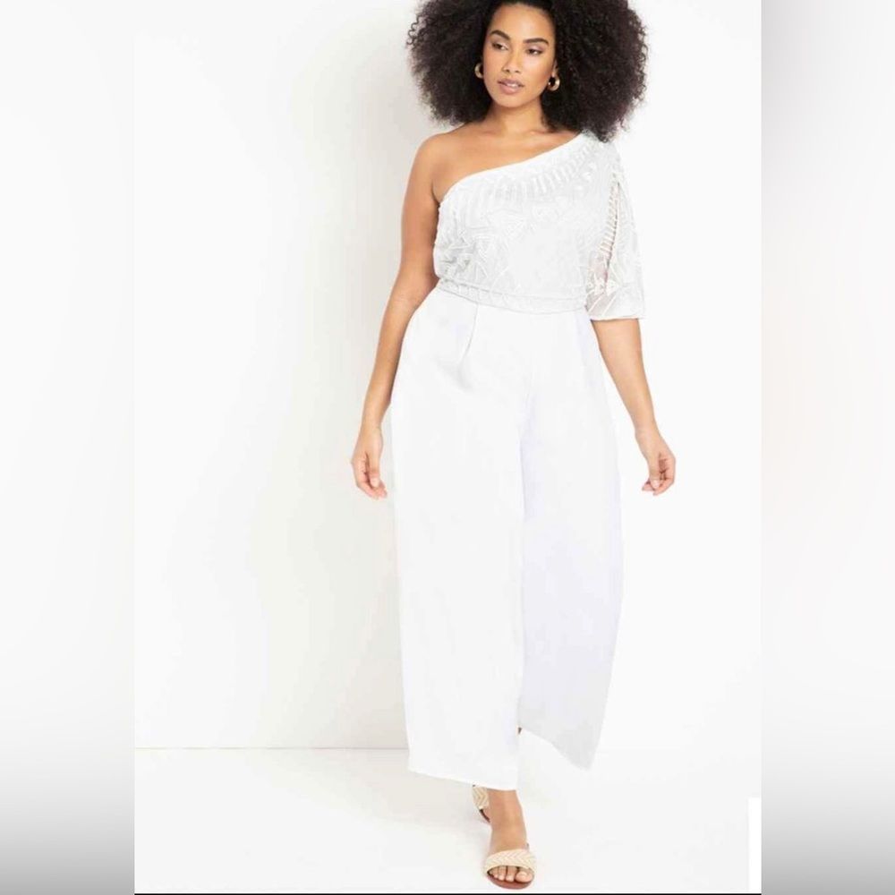 One shoulder white jumpsuit from Eloquii.
Size 18
Beaded detail on top.
Purchase - Picture 1 of 11